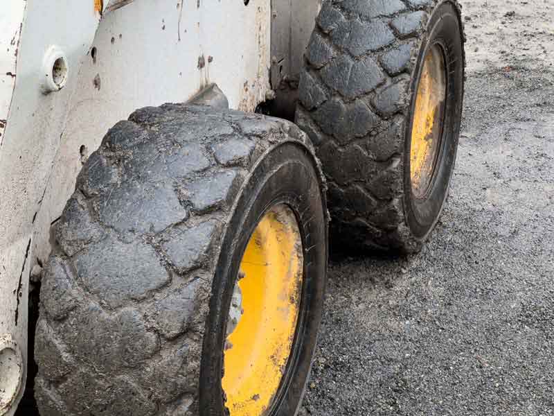 عکس لارج فرمت از تایر های لیفتراک