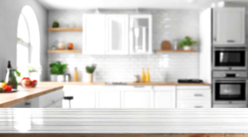 تصویر جذاب آشپزخانه با کابینت سفید