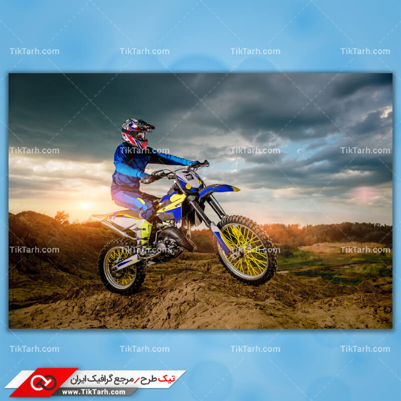 دانلود تصویر با کیفیت موتور و موتور سوار روی تپه