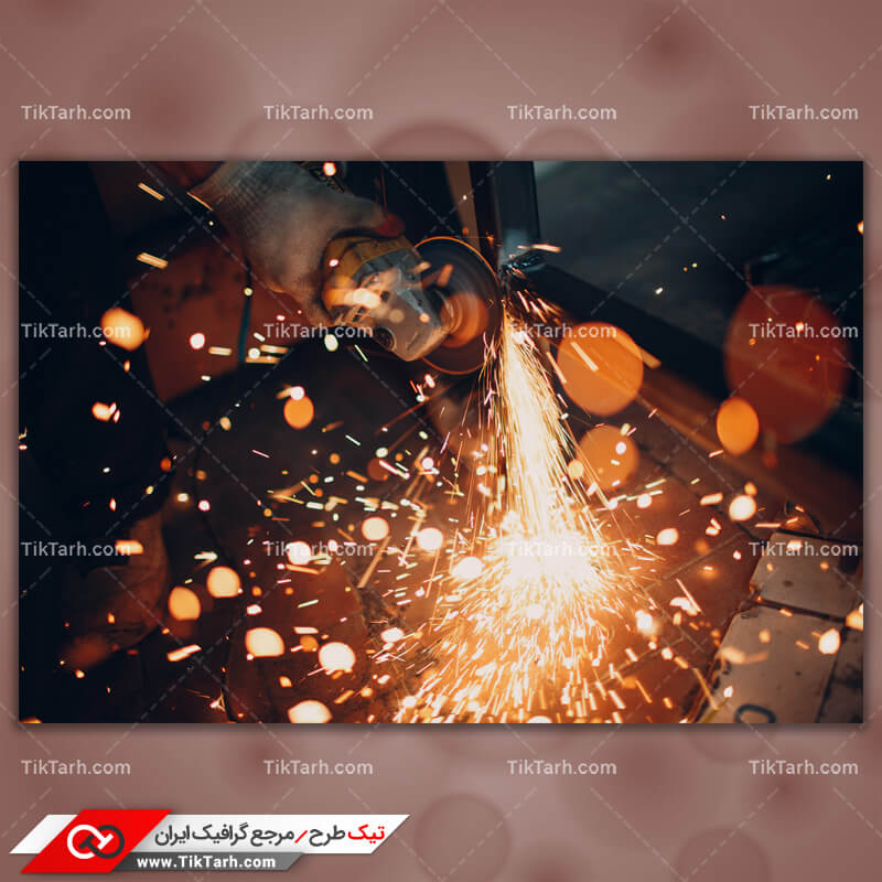 دانلود تصویر با کیفیت جوشکار درحال برش آهن
