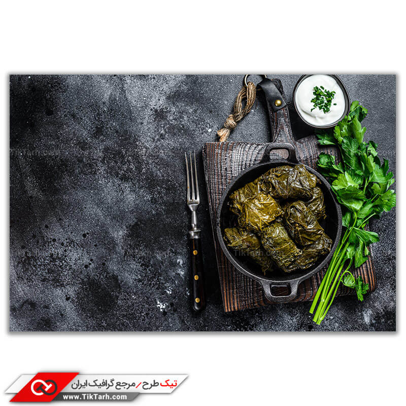 تصویر با کیفیت غذای دلمه در قابلمه با سس