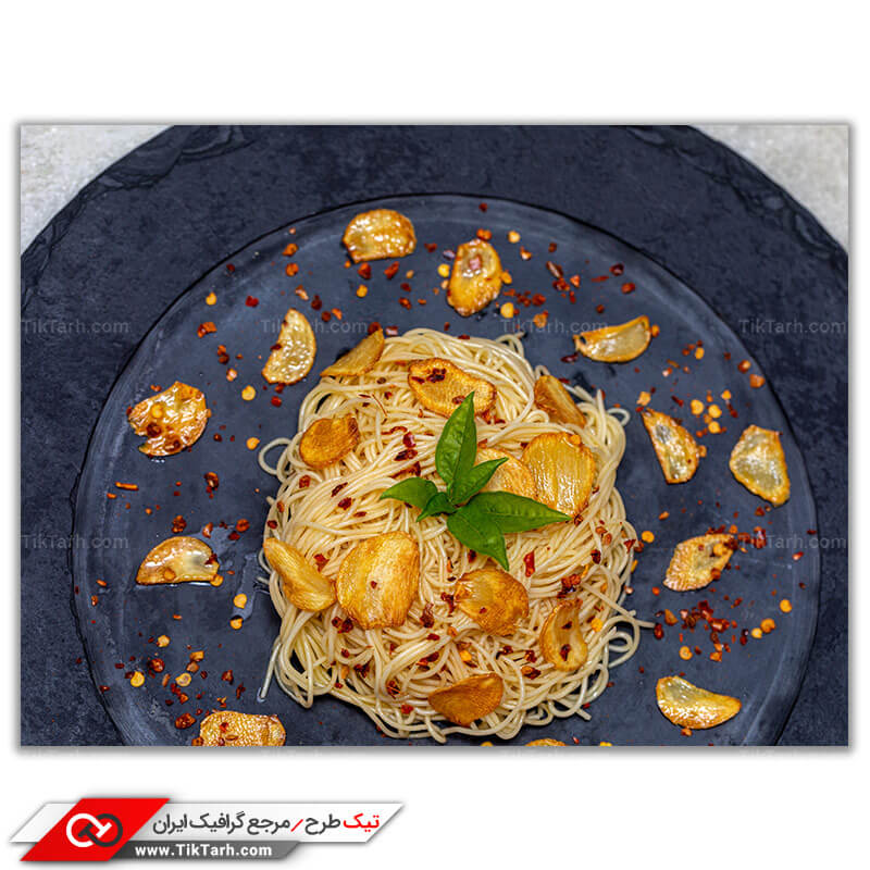 تصویر با کیفیت اسپاگتی با چیپس سیب زمینی