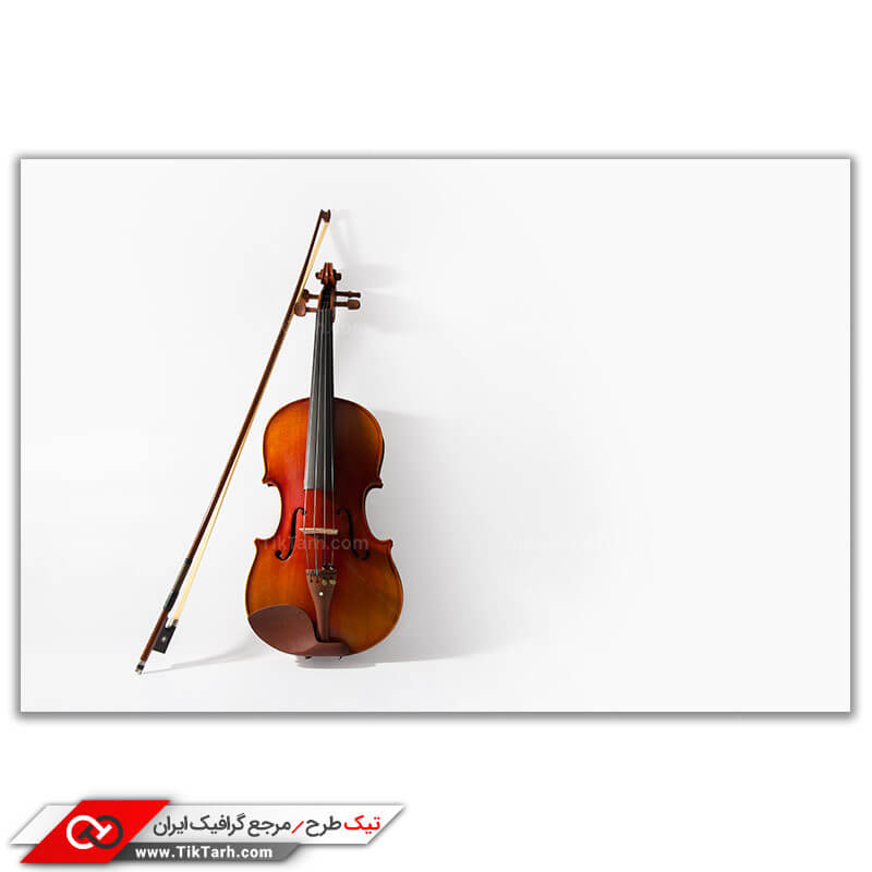 تصویر لارج فرمت از ویولن با آرشه