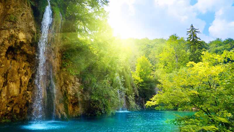 تصویر باکیفیت آبشار و رودخانه زیبا