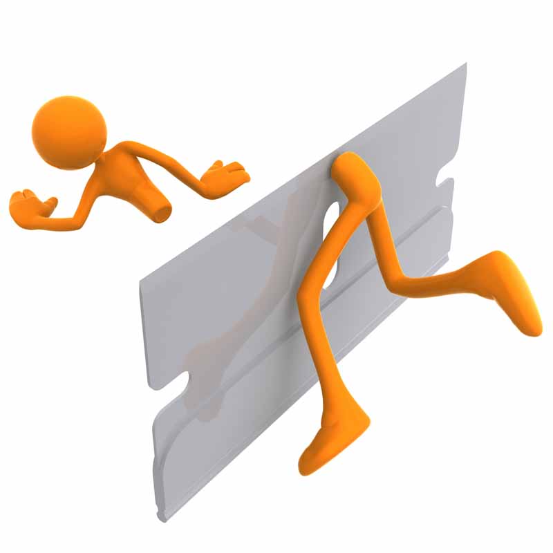 عکس نصف شدن آدمک توسط تیغ