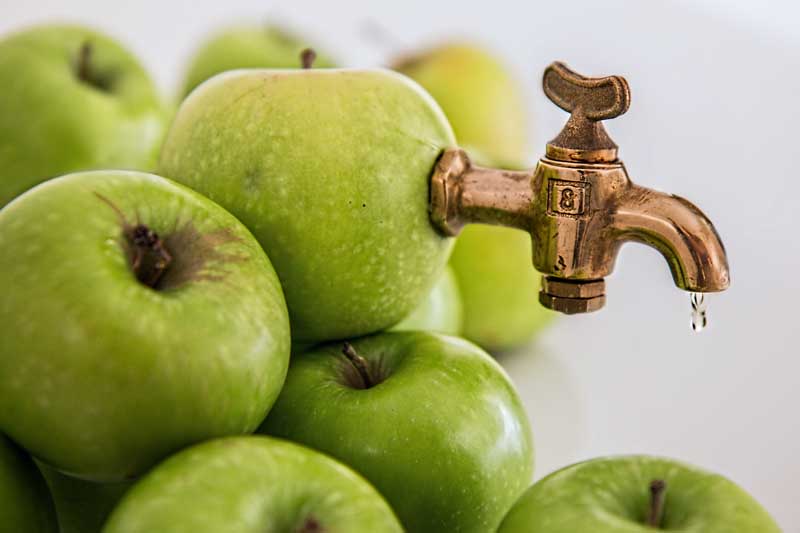 تصویر فانتزی آب سیب