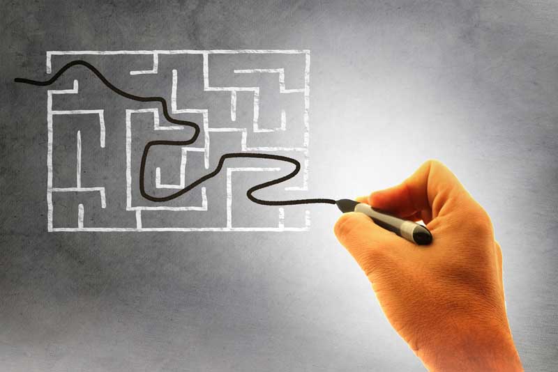 عکس ترسیم مسیر موفقیت در هزارتوی مشکلات
