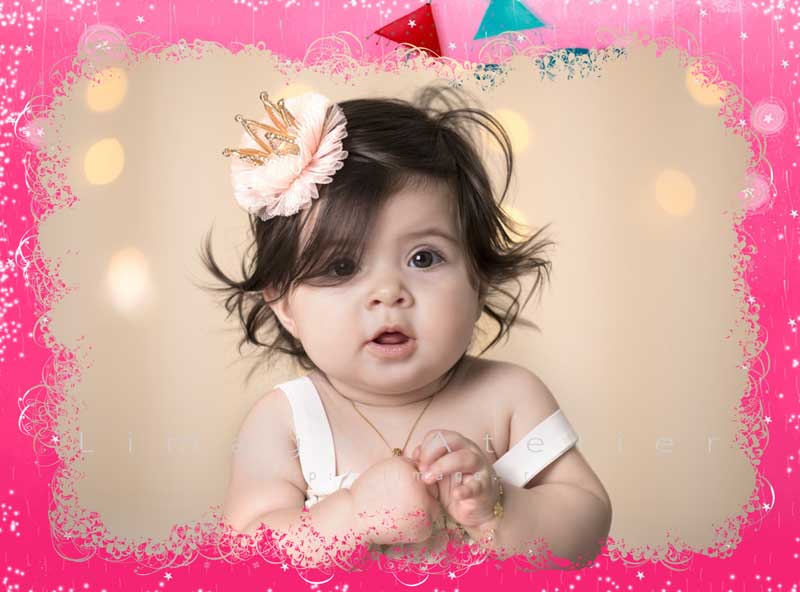 قاب عکس لایه باز کودکانه با کادر صورتی