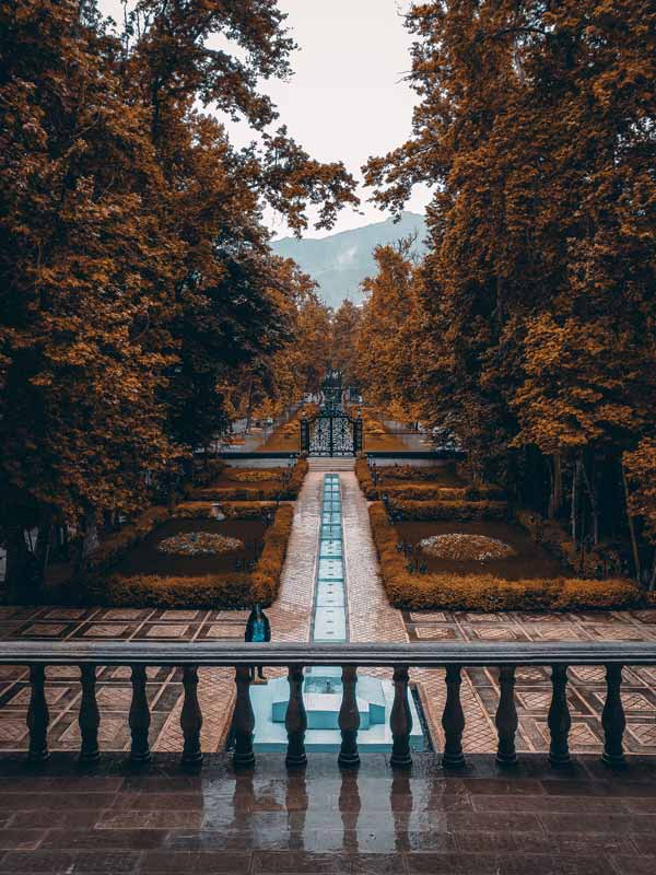 تصویر باکیفیت حیاط عمارت