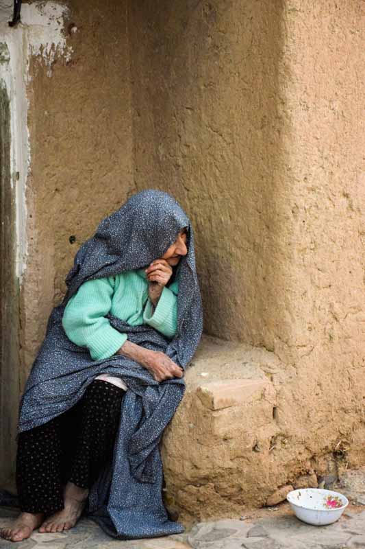 تصویر باکیفیت پیرزن چادری