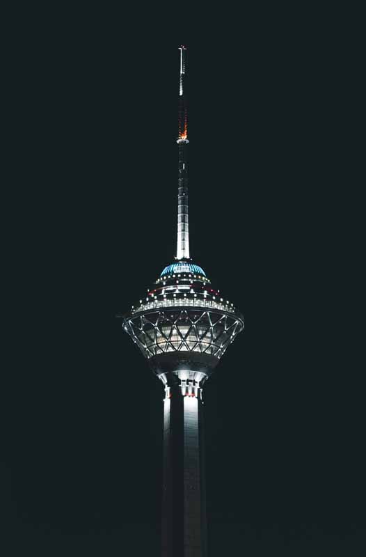 عکس باکیفیت نمای برج میلاد در شب