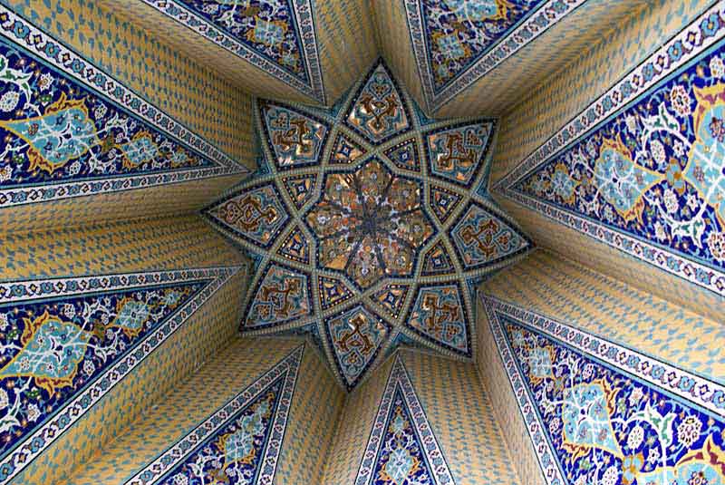 عکس باکیفیت نمای زیر گنبد باباطاهر