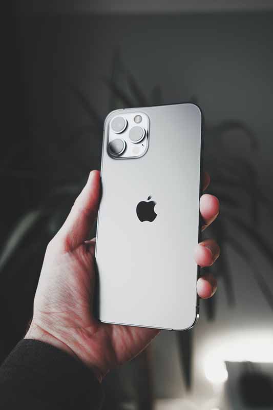 دانلود تصویر لارج فرمت آیفون 13 خاکستری