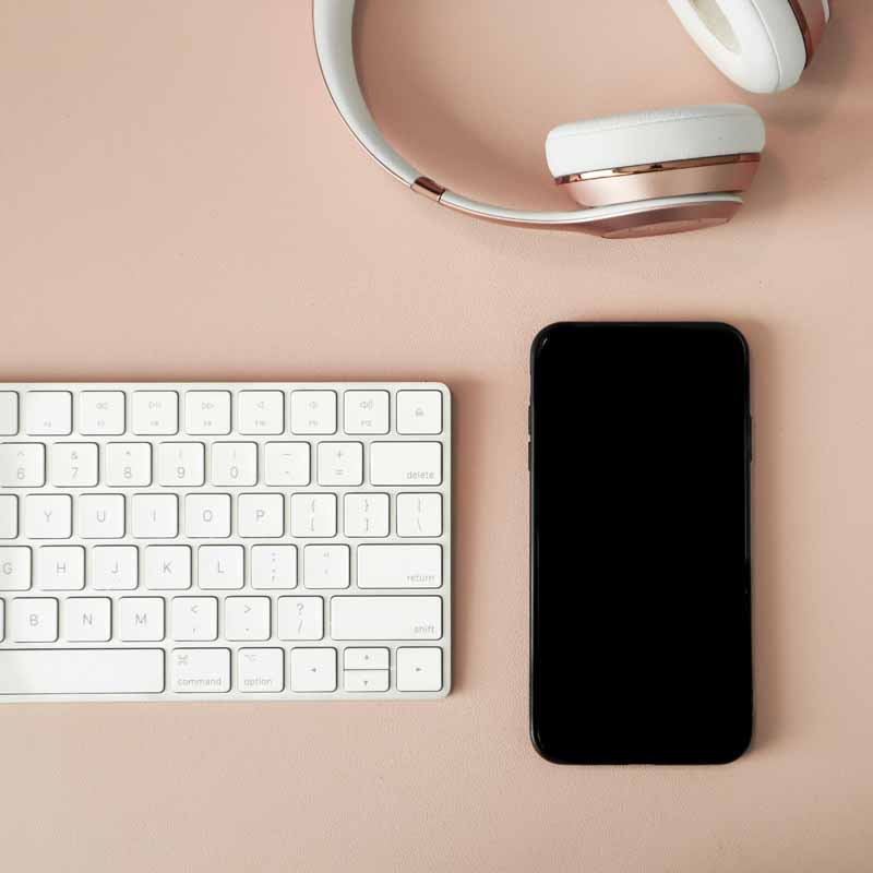 دانلود تصویر لارج فرمت آیفون و هدفون بی سیم