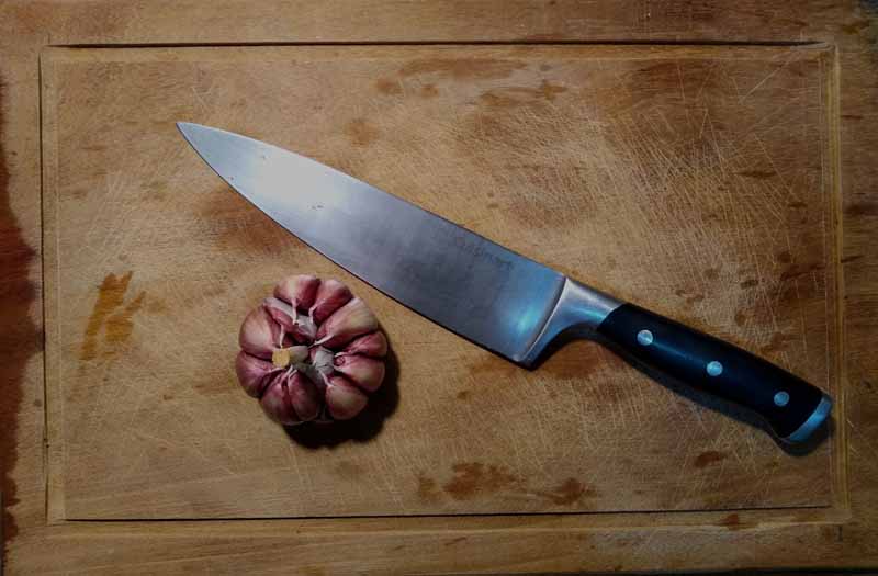 عکس چاقوی آشپزخانه و سیر
