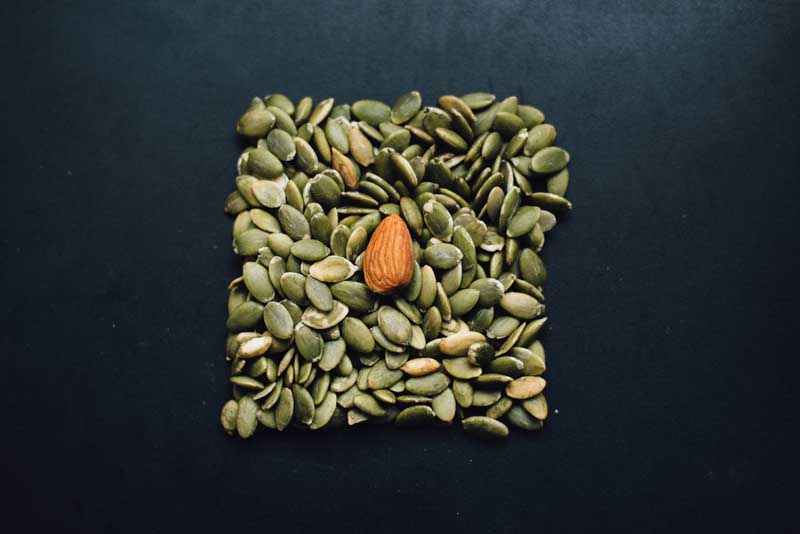 عکس مغز تخمه کدو و مغز بادام
