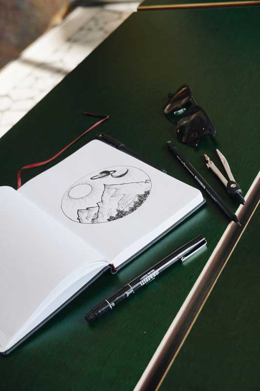 تصویر نقاشی با خودکار