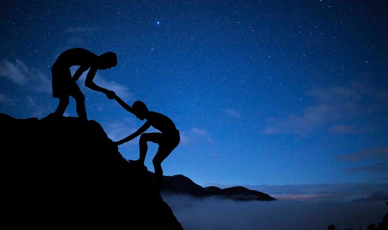 دانلود تصویر رسیدن به قله کوه