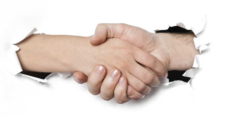 دانلود عکس دست دادن از داخل کاغذ