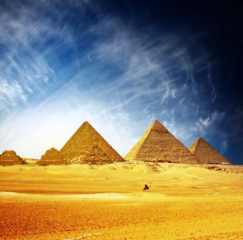 عکس باکیفیت اهرام مصر زیر آسمان آبی