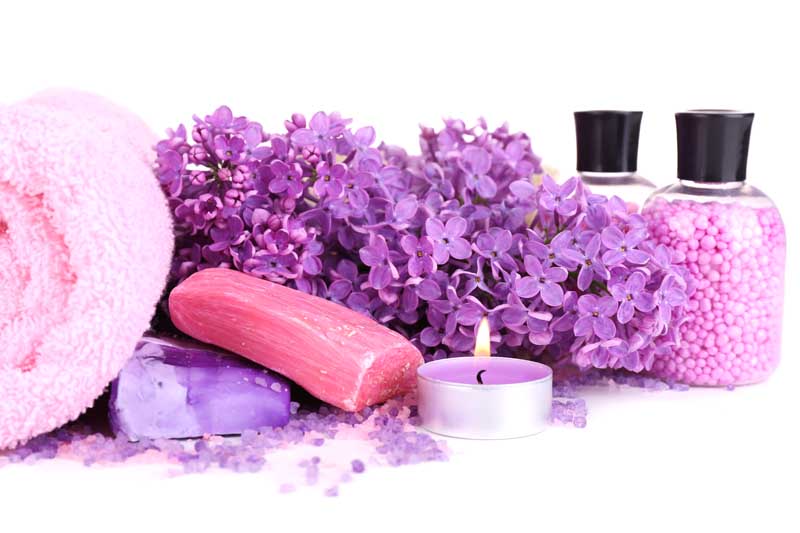 عکس گرافیکی حوله با گل بنفش