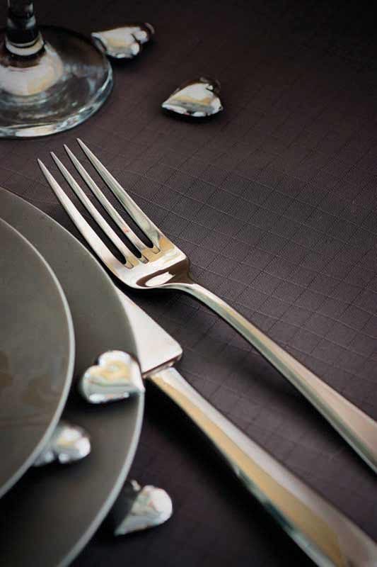 عکس لارج فرمت  از کارد و چنگال و قلب های کوچک