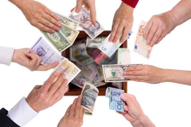 دانلود تصویر با کیفیت انواع اسکناس های کشور ها در دست مردم