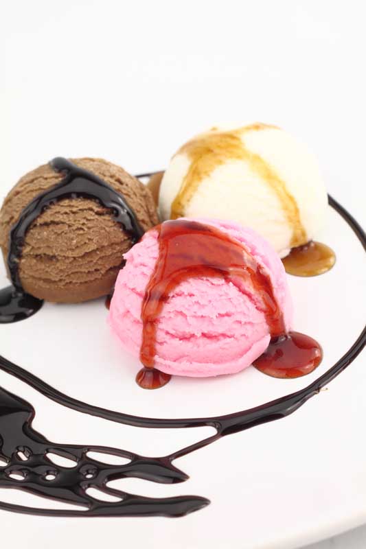 عکس گرافیکی بستنی اسکوپی با سس