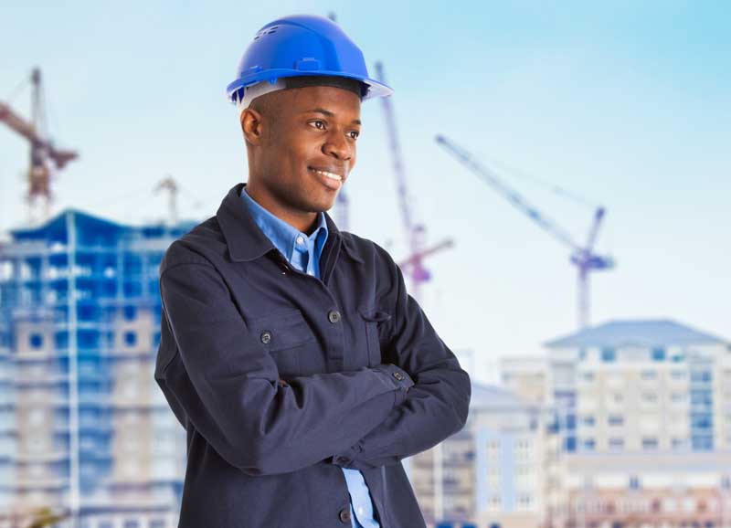 دانلود عکس لارج فرمت مهندس با کلاه آبی