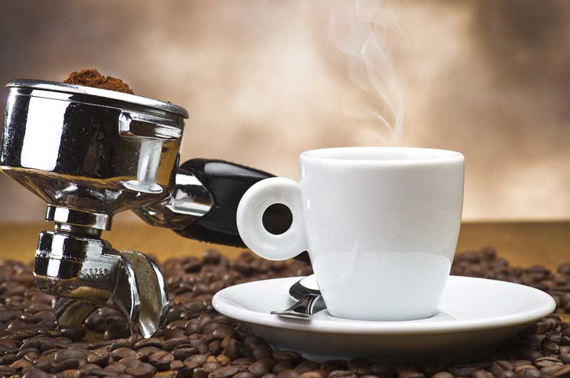 عکس لارج فرمت از قهوه خردکن دستی و قهوه