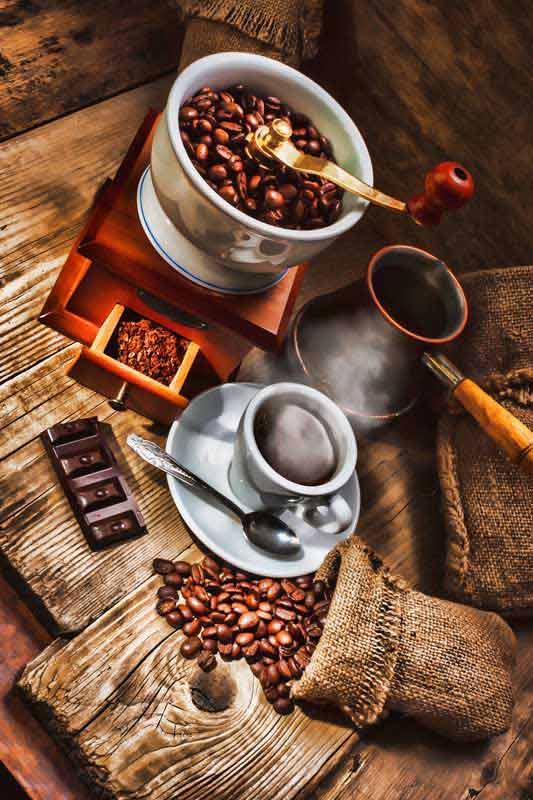 تصویر لارج فرمت از آسیاب دستی و قهوه جوش
