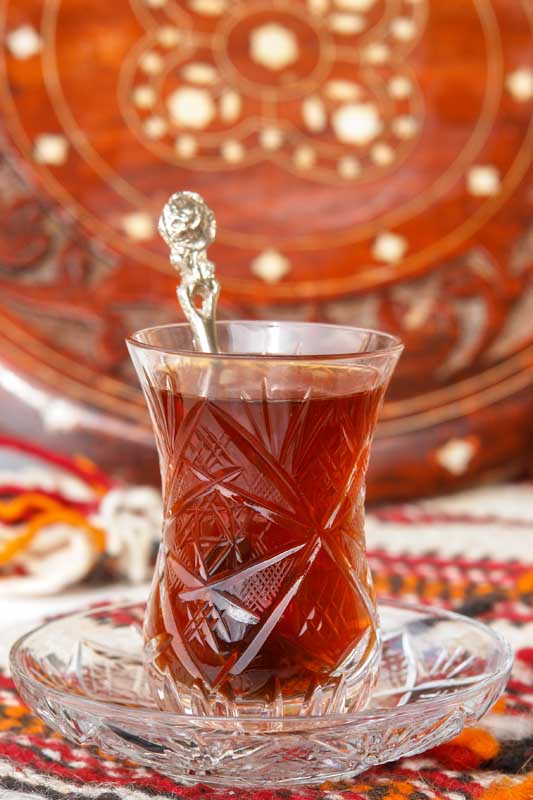 عکس لارج فرمت از چای در استکان کمر باریک