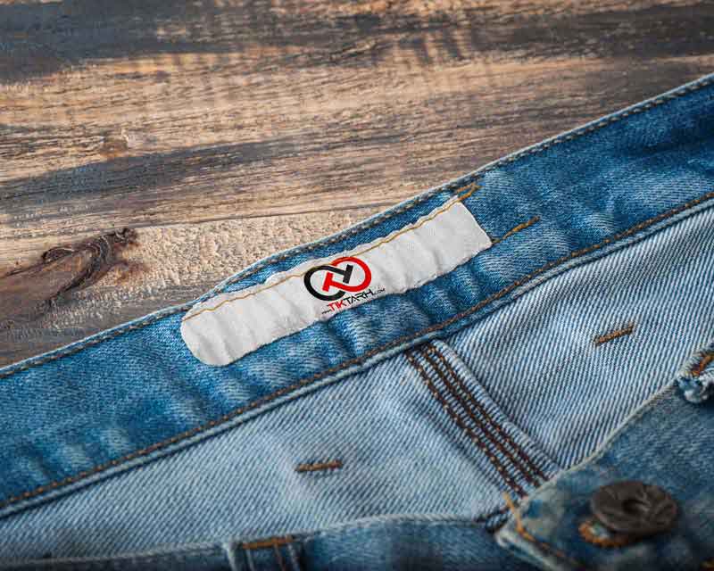 موکاپ شلوار جین آبی