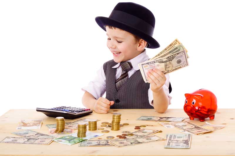 دانلود تصویر با کیفیت پسر خوشتیپ در حال شمردن پول