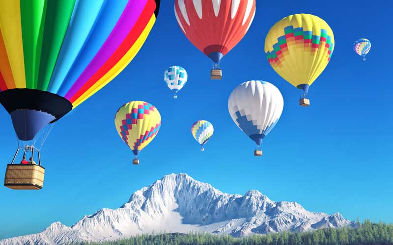 تصویر با کیفیت بالن ها بر فراز قله کوه