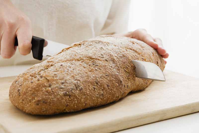 دانلود تصویر با کیفیت نصف کردن نان