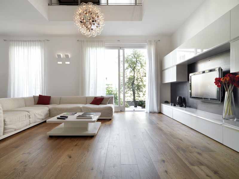 عکس با کیفیت از خانه با کف پارکت