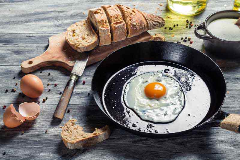 عکس با کیفیت از نیمرو در ماهیتابه