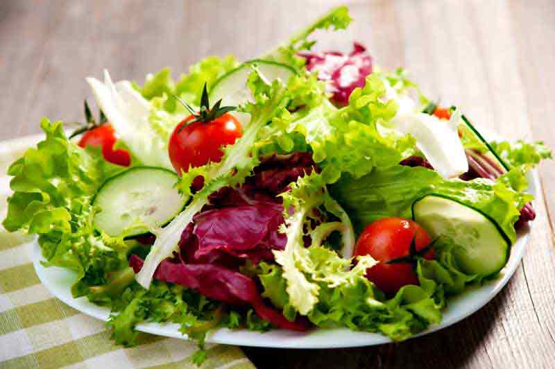 عکس با کیفیت از سالاد با گوجه