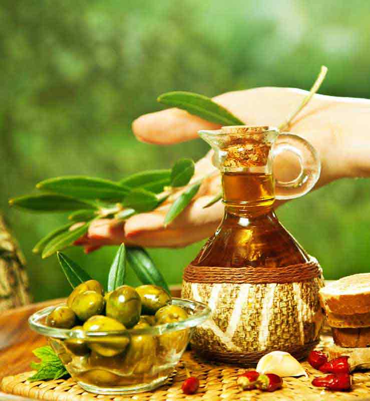 عکس با کیفیت از روغن و برگ زیتون