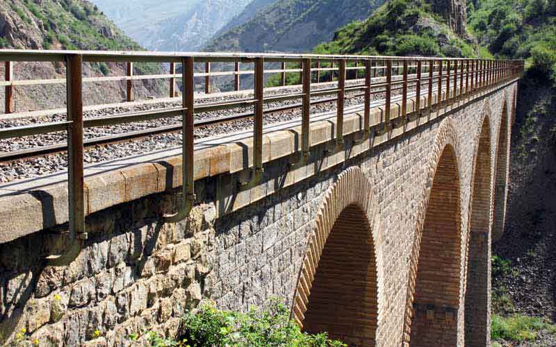 تصویر باکیفیت پل سنگی و راه آهن