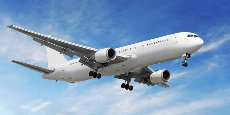 عکس باکیفیت از هواپیما با چرخ های باز