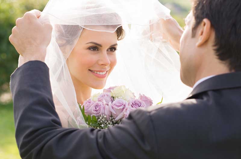 دانلود عکس عروس با دسته گل