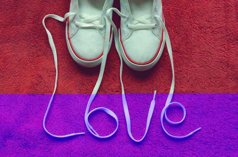 دانلود عکس نوشته LOVE با بند کفش