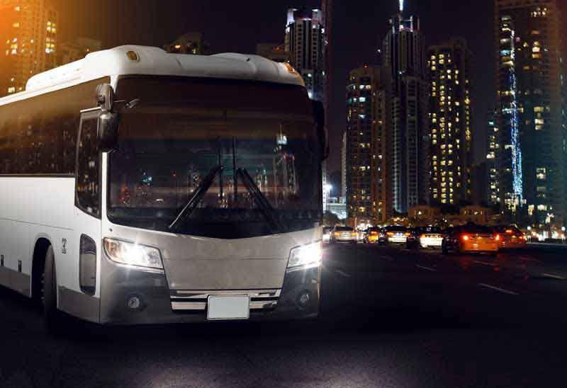 عکس با کیفیت از اتوبوس سفید