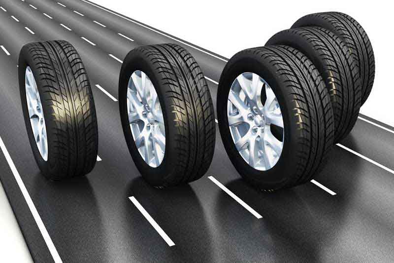 عکس با کیفیت از تایر ها در جاده