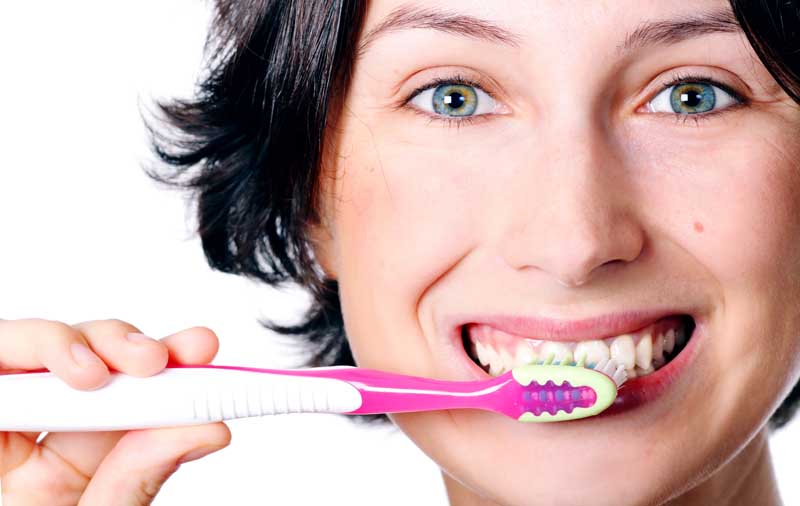عکس لارج فرمت مسواک زدن