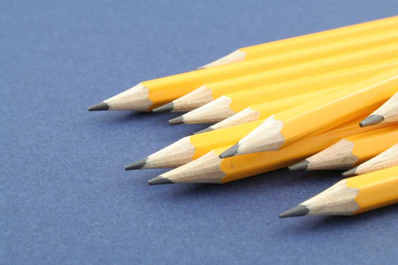 عکس با کیفیت از مداد های بدنه زرد