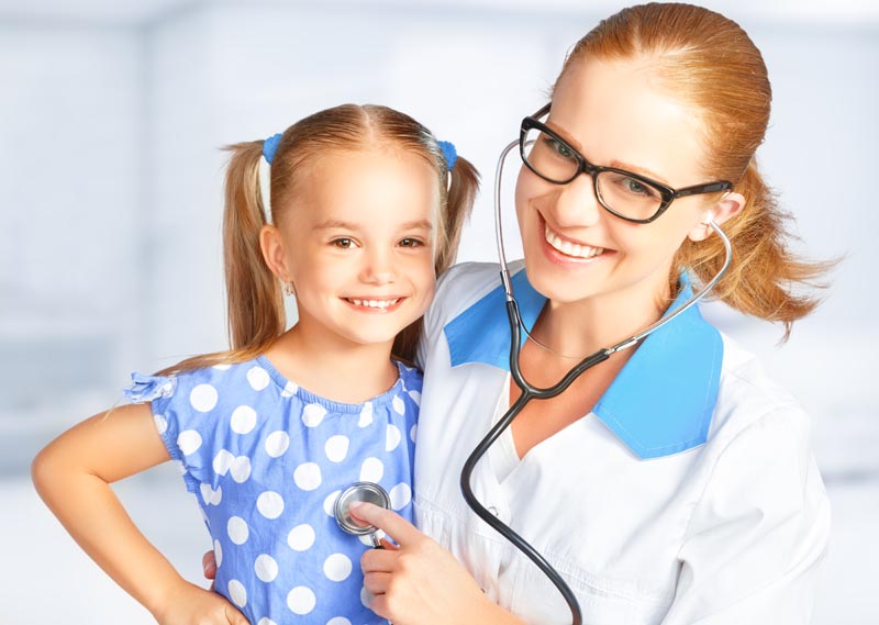 عکس لارج فرمت از کودک و خانم دکتر
