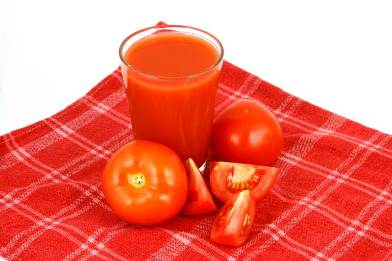 تصویر زیبا از گوجه فرنگی سرخ و آب گوجه